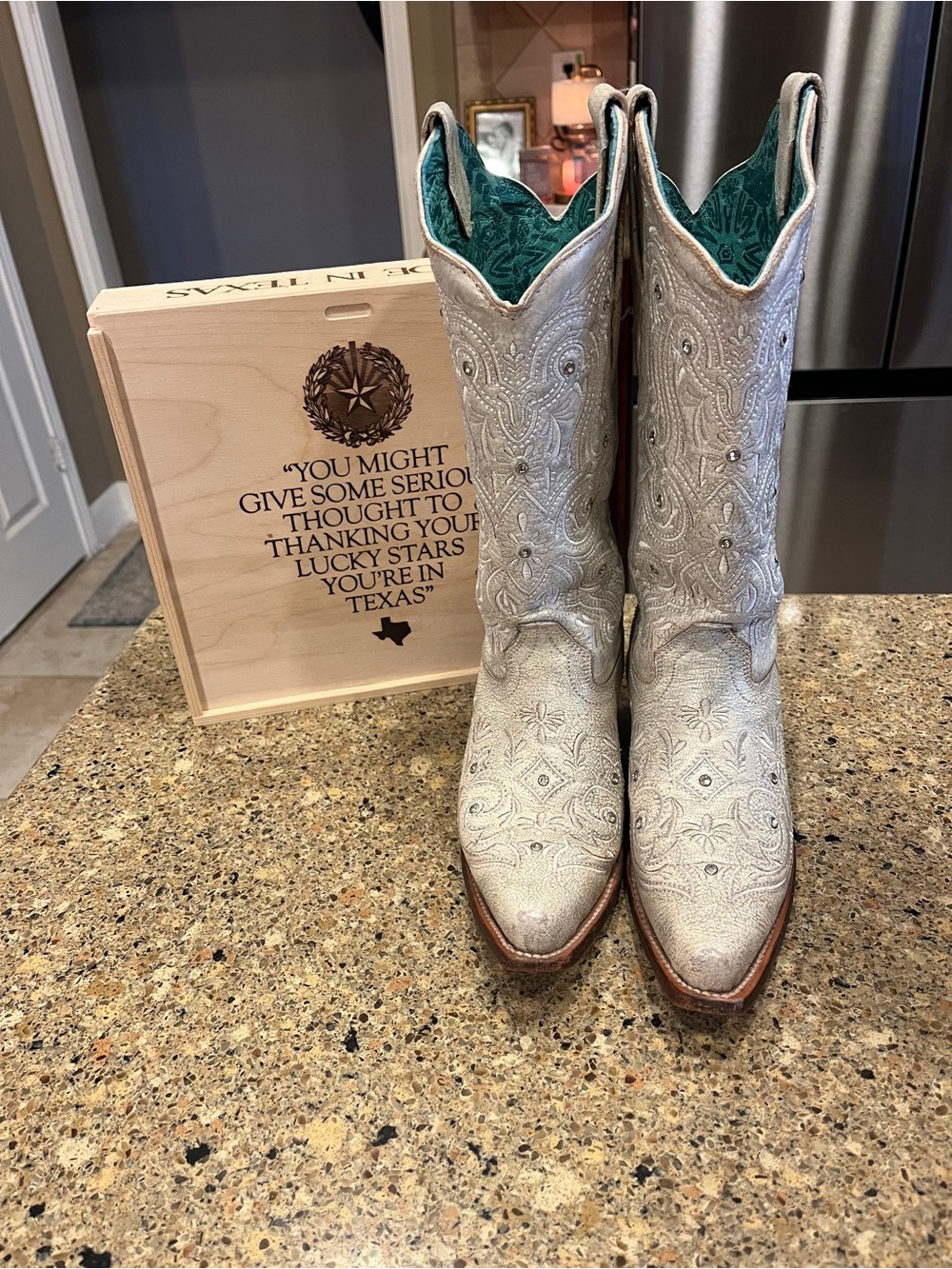 Corral White Embroidered with Crystal bling Cowboy Boots 7M